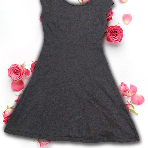 Old Navy • Black and White Pin Striped Dress - Picture 3 of 4